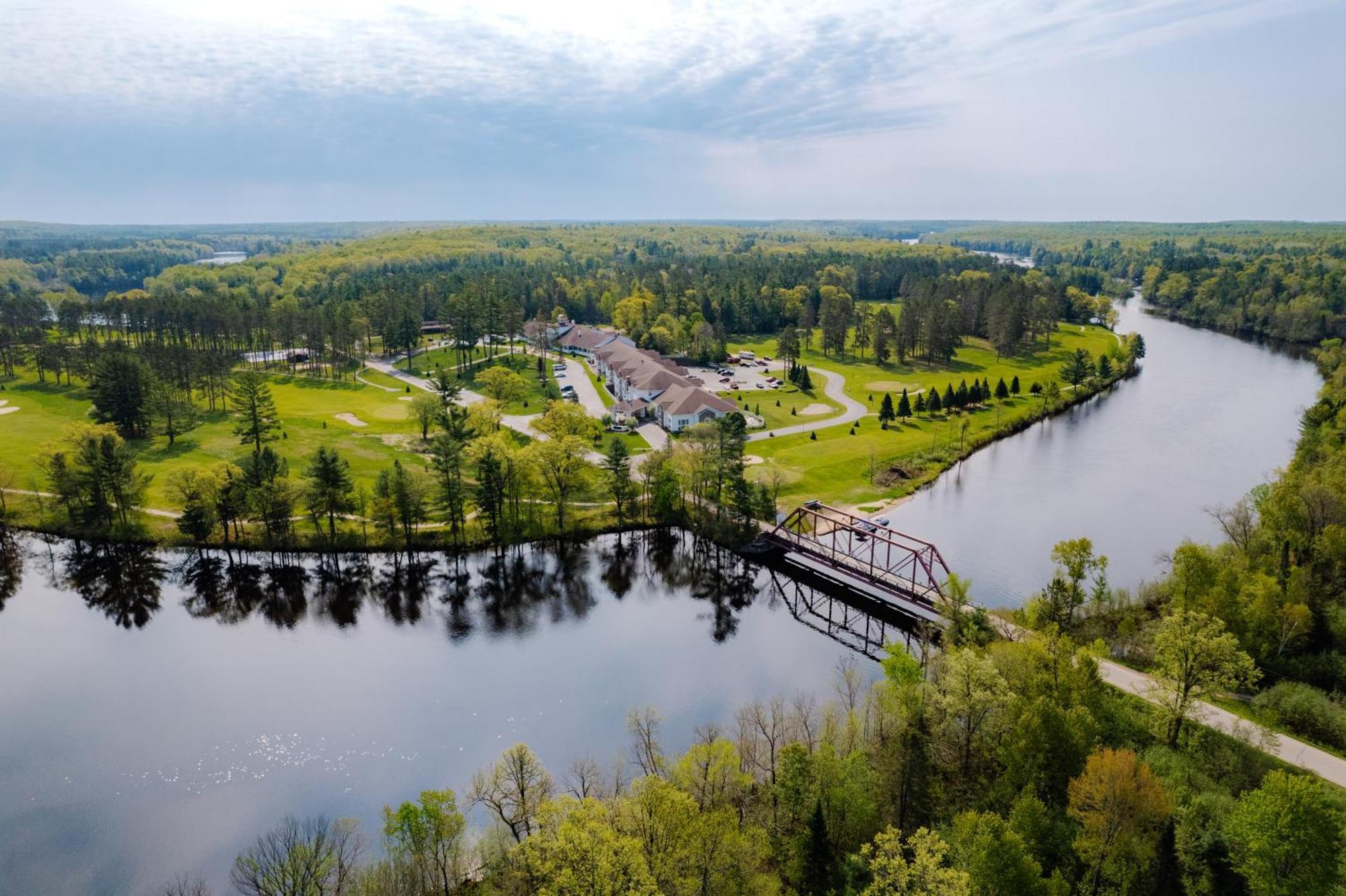 Four Seasons Island Resort Pembine Экстерьер фото